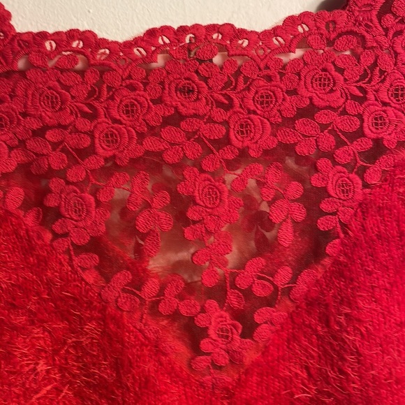 Red sweater - Picture 6 of 6